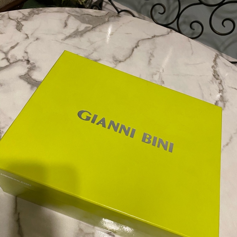 Gianni Bini Classic Rhinestone Nude Pump Wedding Day Cocktail Dress Heels - Picture 8 of 10